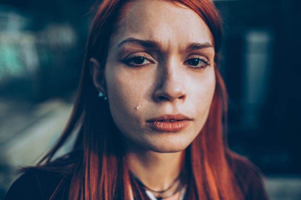 Qaja me zë i kapja flokët e mija dhe i thoja mos më le,po tutna që ska me m'mar kërkush tash...